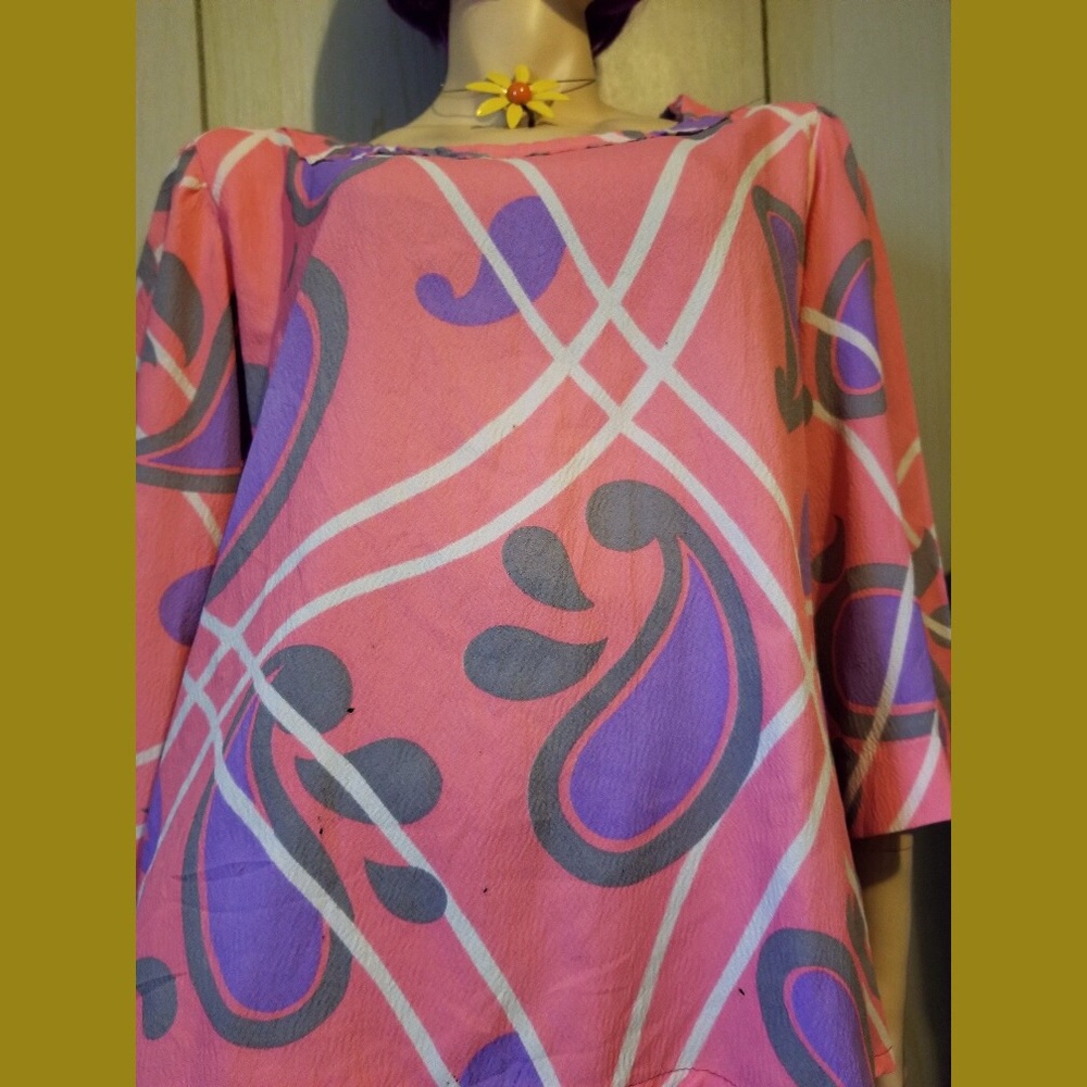 Vintage 60s Groovy MOD Pink PSYCHEDELIC Op Art Print Top